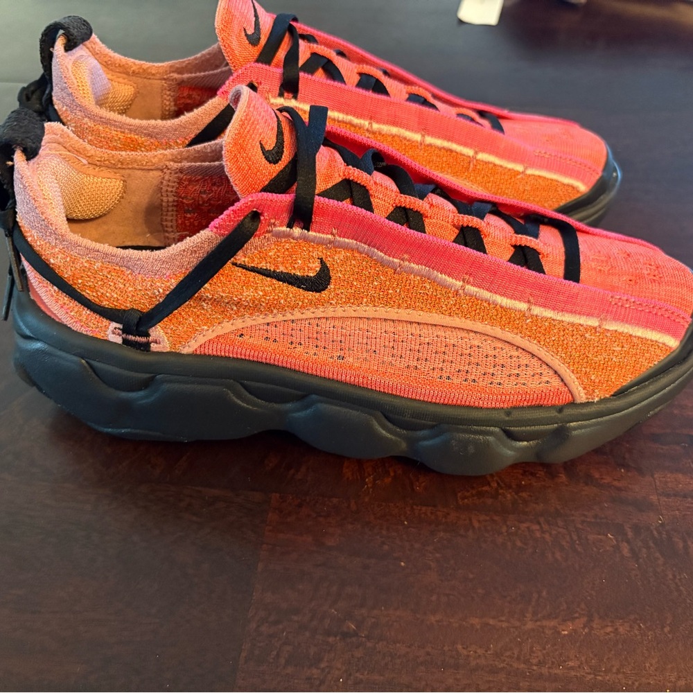 Nike Womens FLYKNIT BLOOM Sneakers size 8.5 - Picture 10 of 11